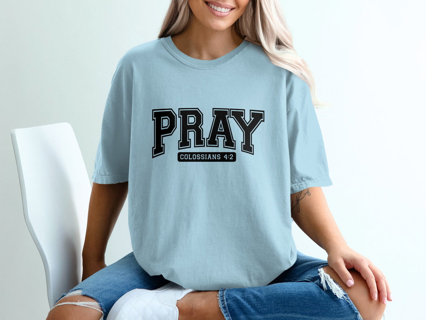 Pray Colossians 4:2 Graphic T-Shirt Product